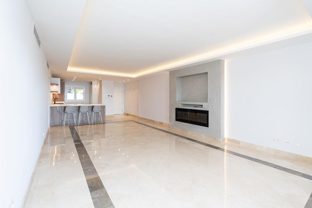 Te koop Middle Floor Apartment Costa Del Sol La Mairena € 799.000,-