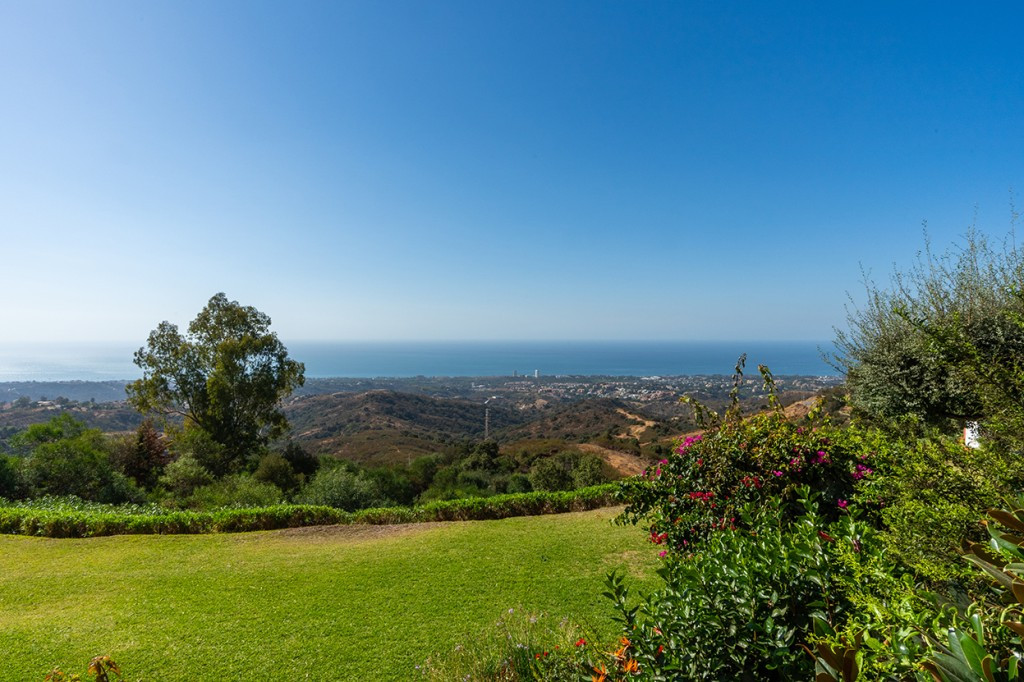 Te koop Middle Floor Apartment Costa Del Sol La Mairena € 799.000,-