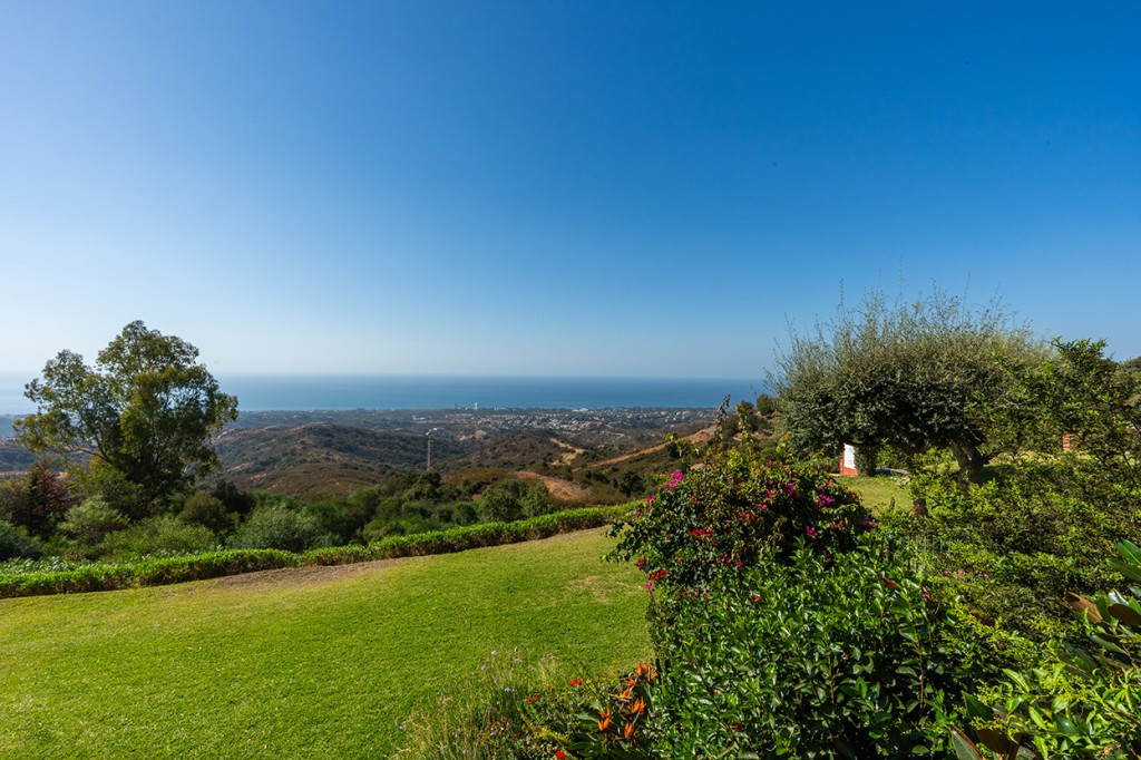 Te koop Middle Floor Apartment Costa Del Sol La Mairena € 799.000,-