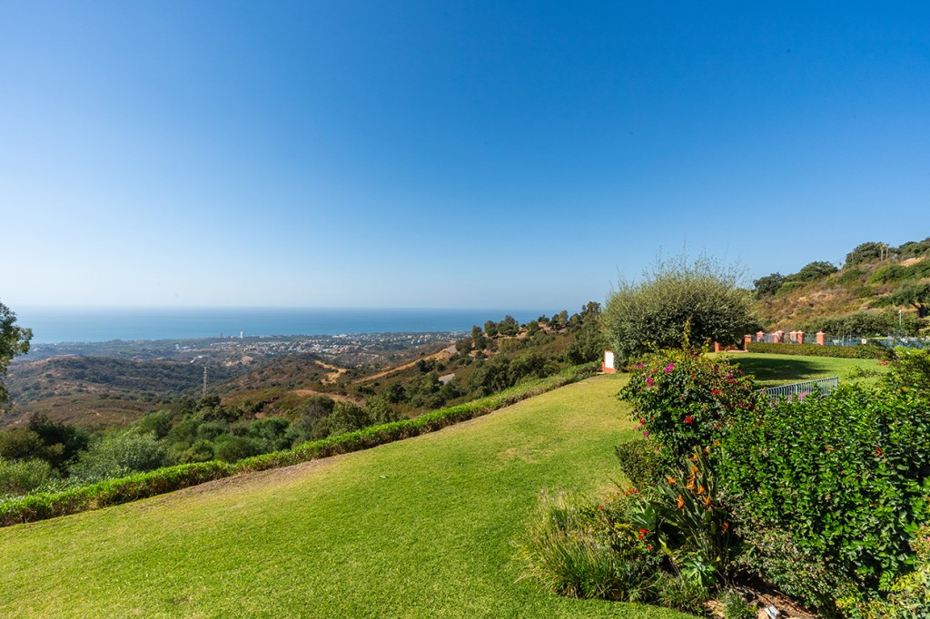 Te koop Middle Floor Apartment Costa Del Sol La Mairena € 799.000,-