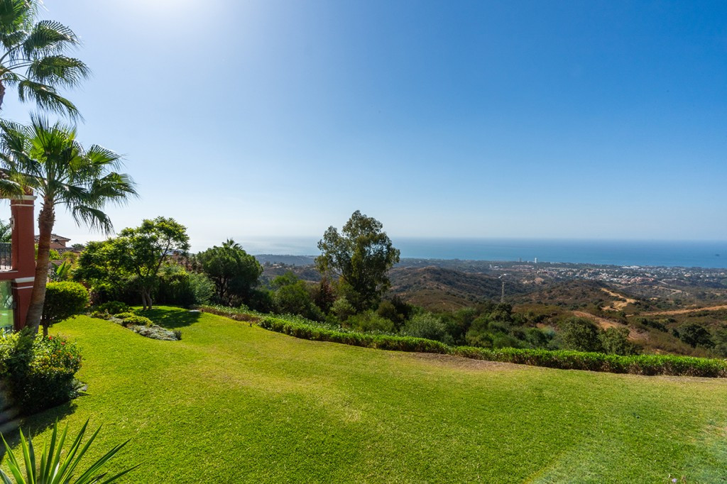 Te koop Middle Floor Apartment Costa Del Sol La Mairena € 799.000,-