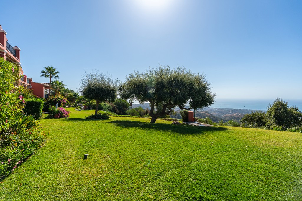 Te koop Middle Floor Apartment Costa Del Sol La Mairena € 799.000,-