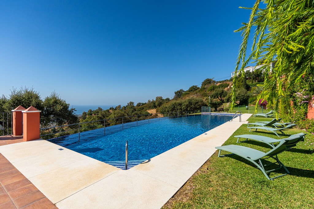 Te koop Middle Floor Apartment Costa Del Sol La Mairena € 799.000,-