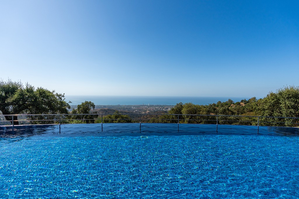 Te koop Middle Floor Apartment Costa Del Sol La Mairena € 799.000,-