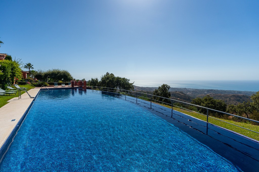 Te koop Middle Floor Apartment Costa Del Sol La Mairena € 799.000,-