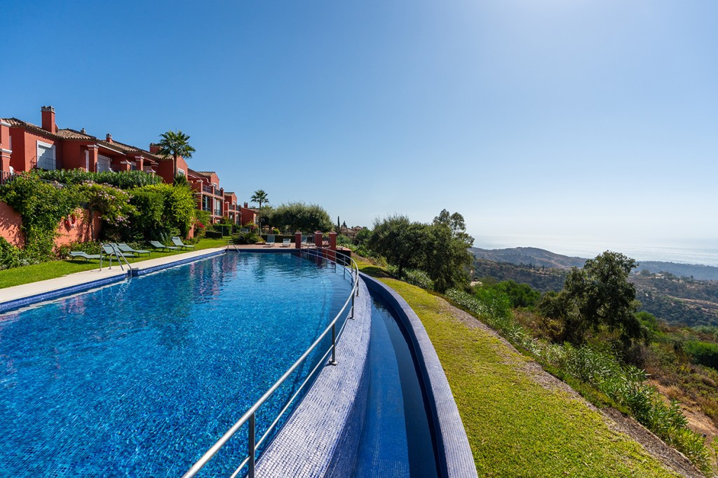 Te koop Middle Floor Apartment Costa Del Sol La Mairena € 799.000,-