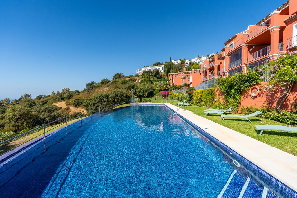 Te koop Middle Floor Apartment Costa Del Sol La Mairena € 799.000,-