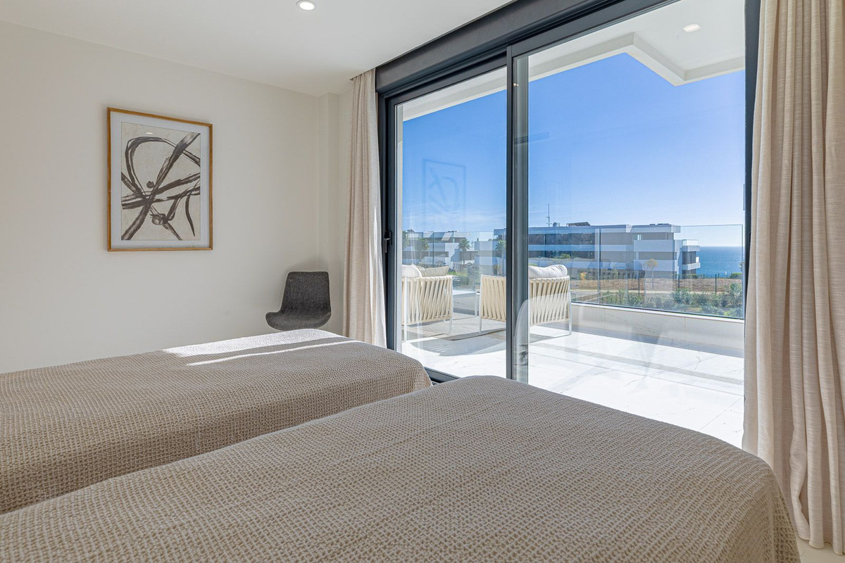 Te koop Middle Floor Apartment Costa Del Sol Casares Playa € 510.000,-