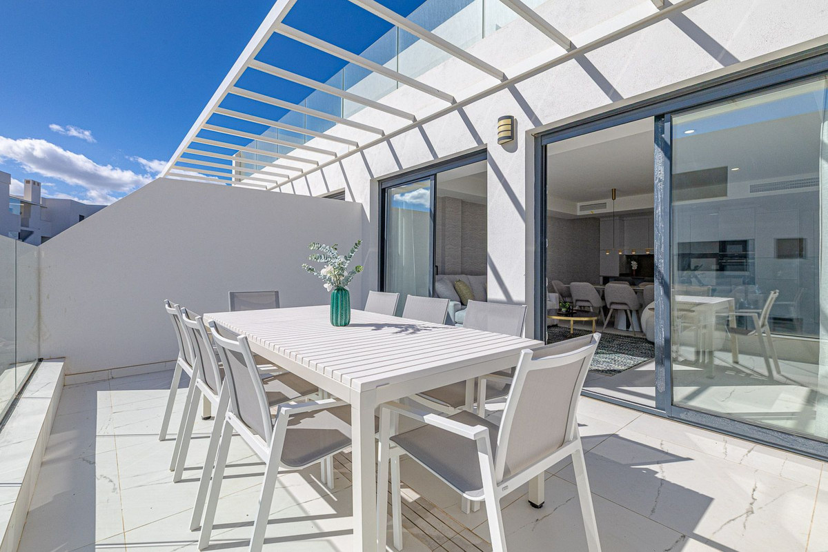 Te koop Middle Floor Apartment Costa Del Sol Casares Playa € 510.000,-