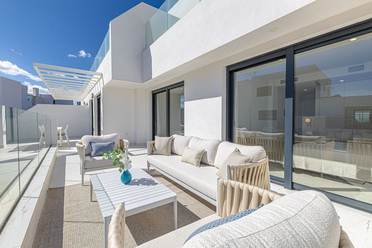 Te koop Middle Floor Apartment Costa Del Sol Casares Playa € 510.000,-