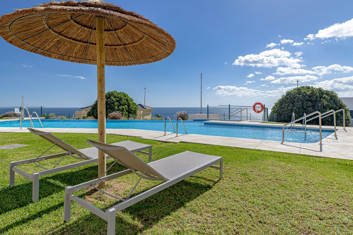 Te koop Middle Floor Apartment Costa Del Sol Casares Playa € 510.000,-