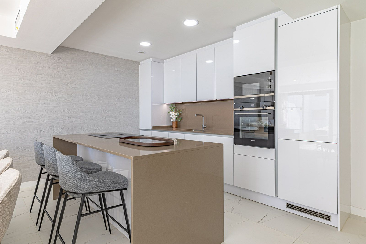 Te koop Middle Floor Apartment Costa Del Sol Casares Playa € 510.000,-