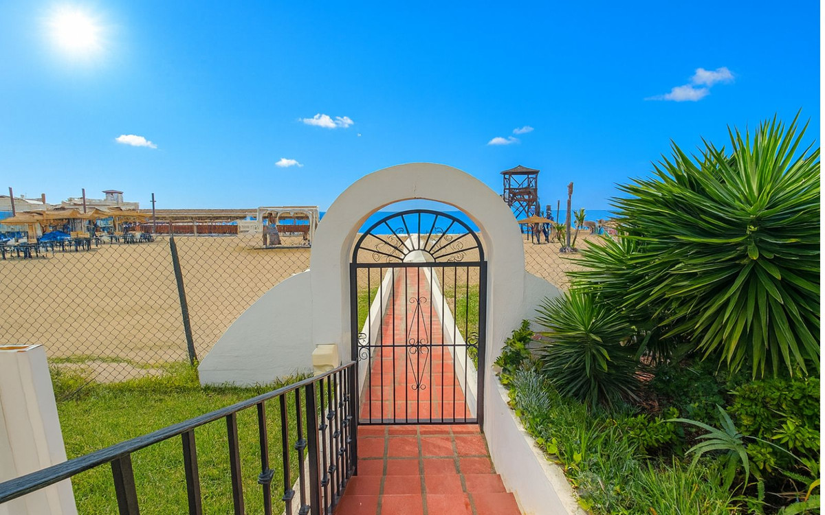 Te koop Middle Floor Apartment Costa Del Sol Puerto De Cabopino € 625.000,-