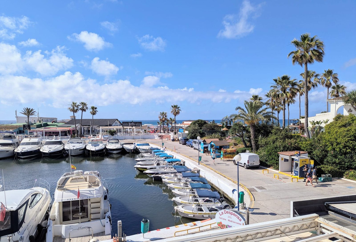 Te koop Middle Floor Apartment Costa Del Sol Puerto De Cabopino € 625.000,-