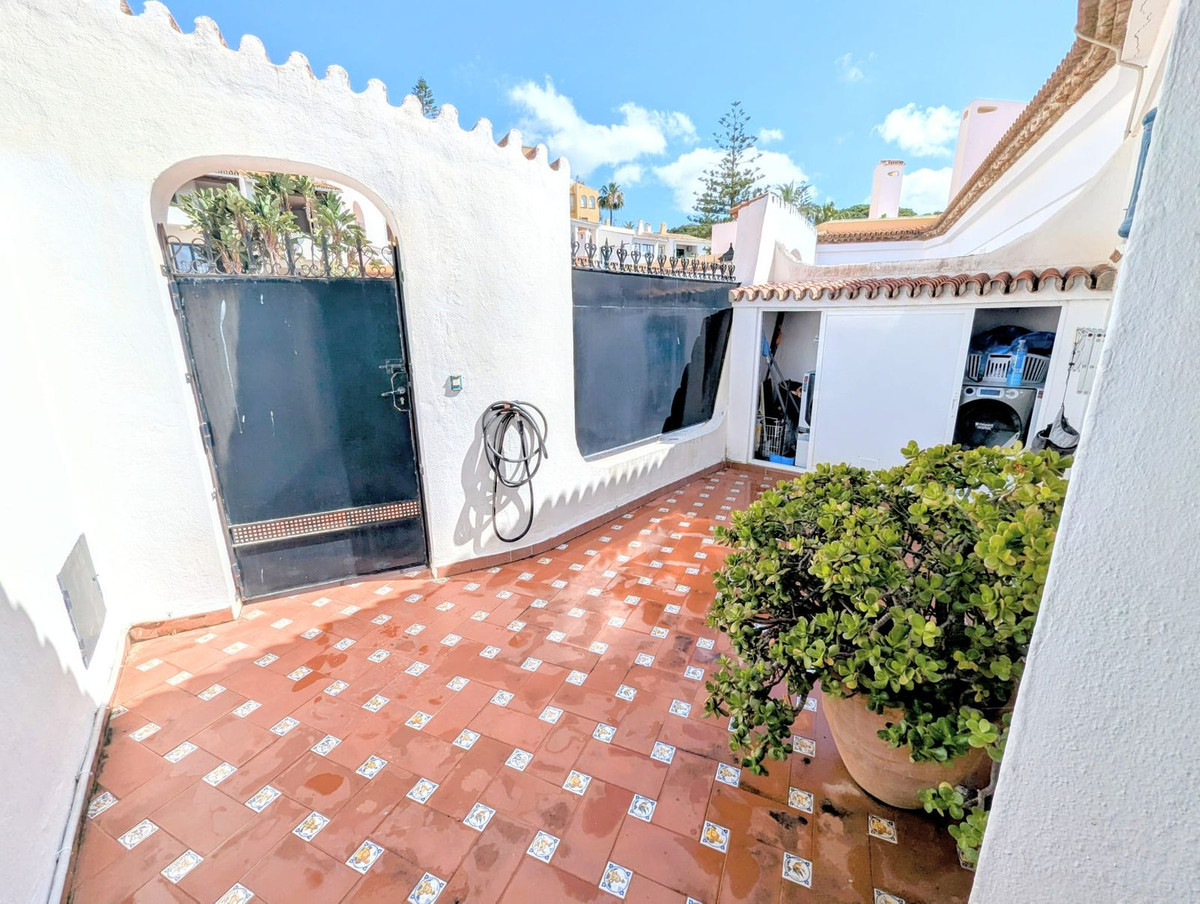 Te koop Middle Floor Apartment Costa Del Sol Puerto De Cabopino € 625.000,-