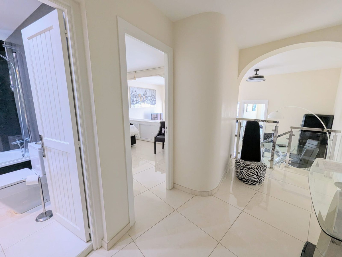 Te koop Middle Floor Apartment Costa Del Sol Puerto De Cabopino € 625.000,-