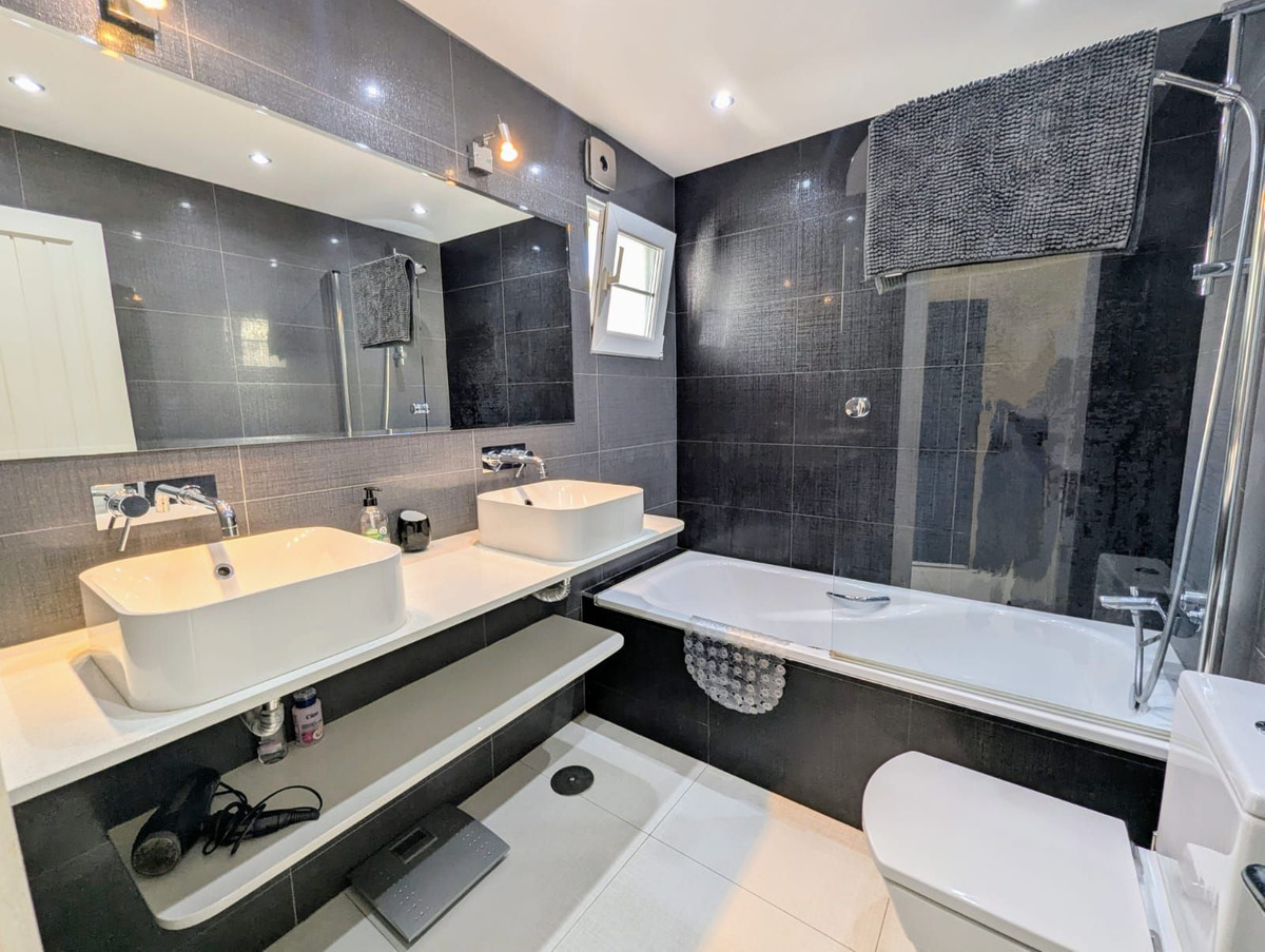 Te koop Middle Floor Apartment Costa Del Sol Puerto De Cabopino € 625.000,-