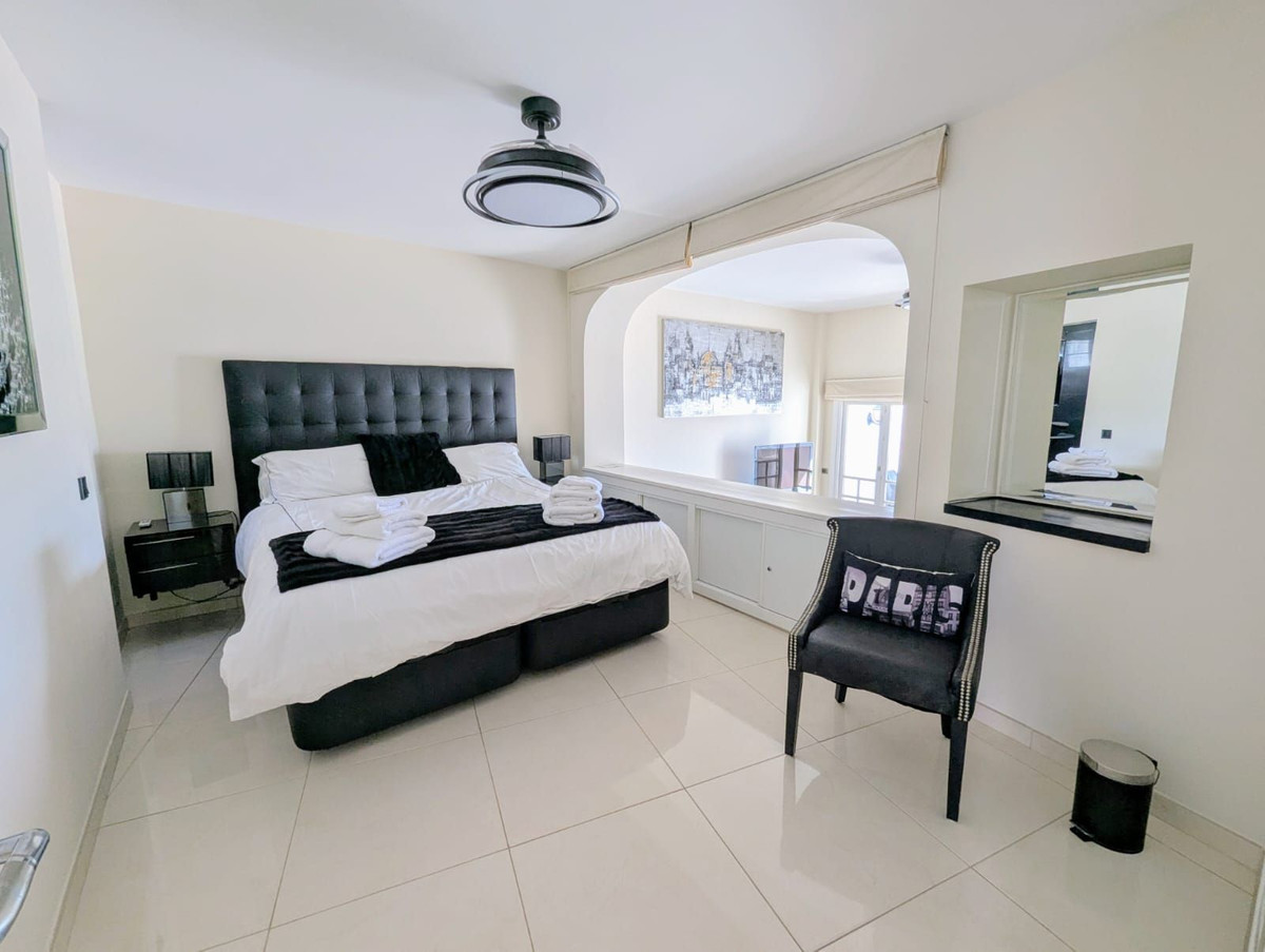 Te koop Middle Floor Apartment Costa Del Sol Puerto De Cabopino € 625.000,-