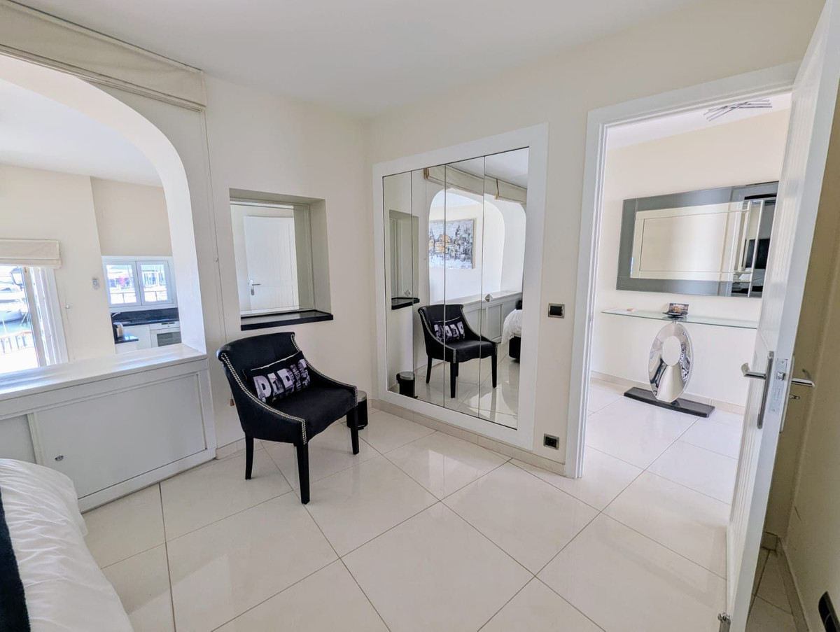 Te koop Middle Floor Apartment Costa Del Sol Puerto De Cabopino € 625.000,-