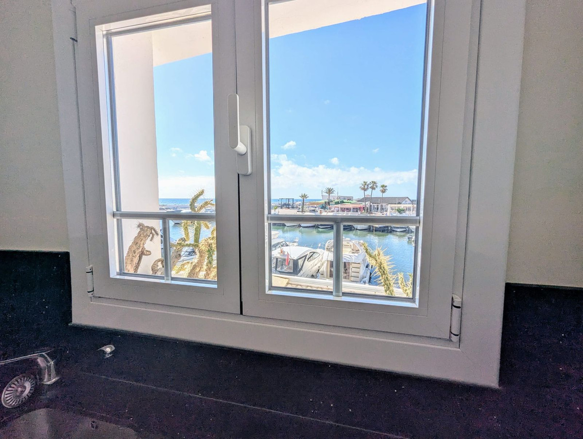 Te koop Middle Floor Apartment Costa Del Sol Puerto De Cabopino € 625.000,-