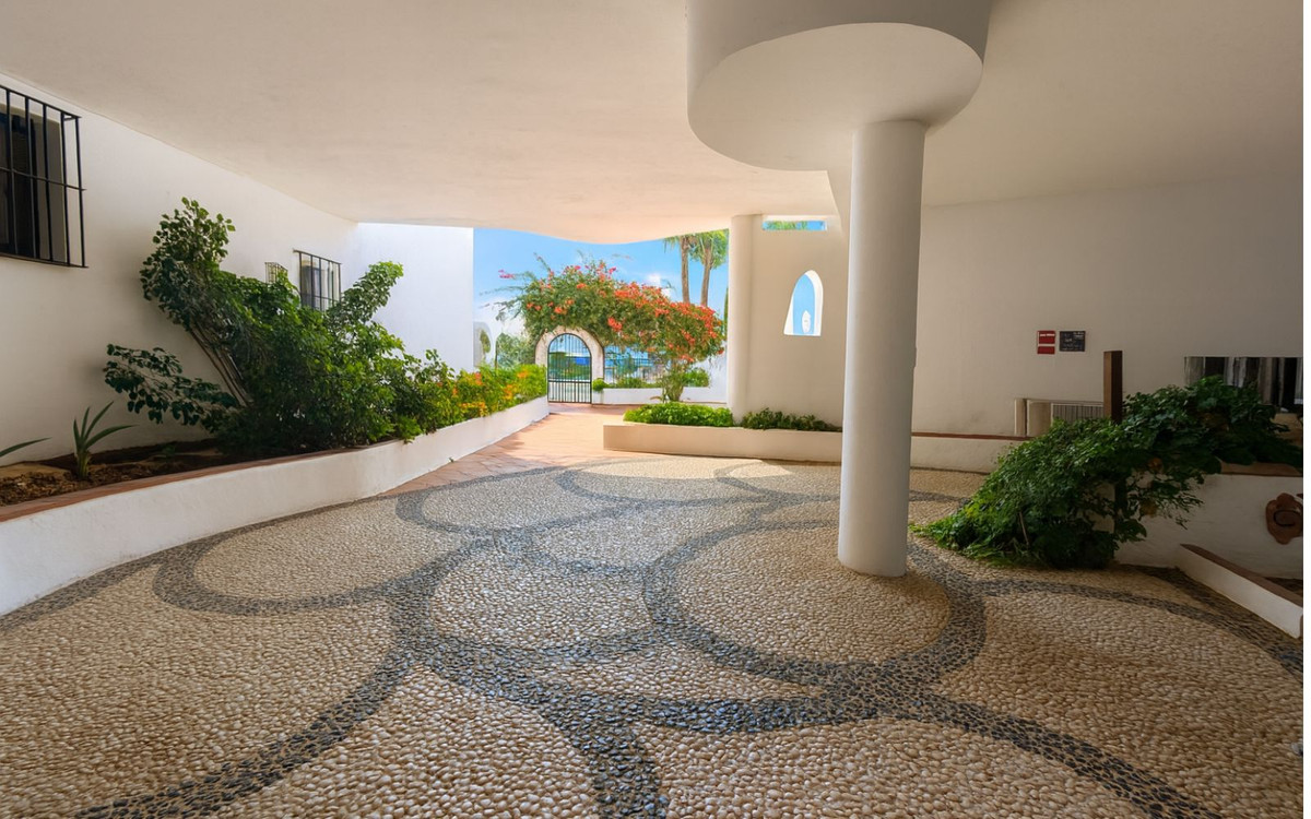 Te koop Middle Floor Apartment Costa Del Sol Puerto De Cabopino € 625.000,-