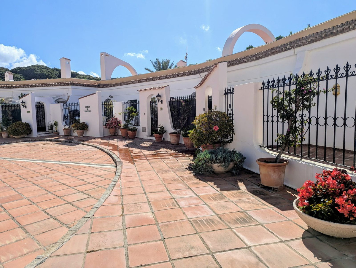 Te koop Middle Floor Apartment Costa Del Sol Puerto De Cabopino € 625.000,-