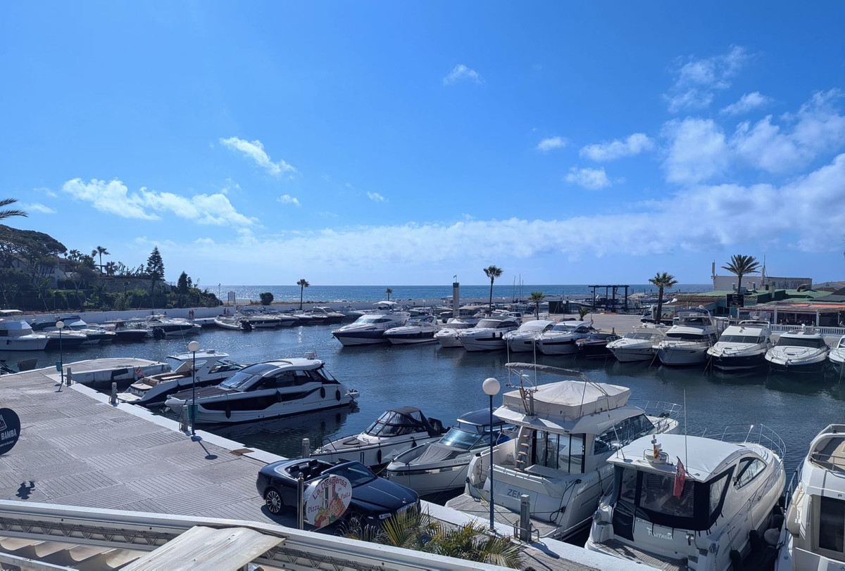 Te koop Middle Floor Apartment Costa Del Sol Puerto De Cabopino € 625.000,-