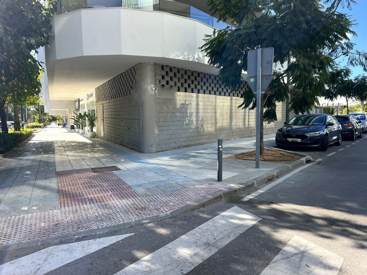 Te koop Bedrijfspanden Costa Del Sol San Pedro De Alcántara € 1.000.000,-