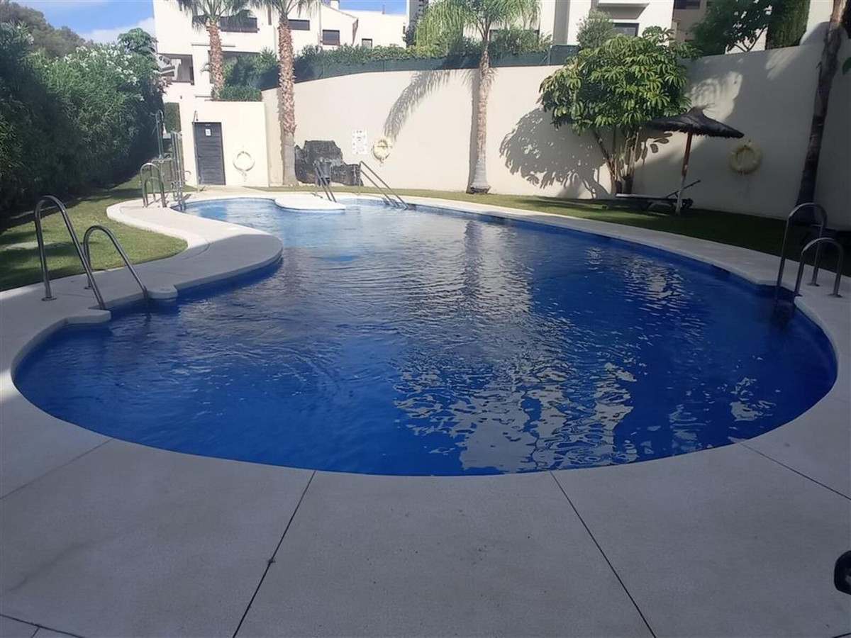 Te koop Middle Floor Apartment Costa Del Sol Selwo € 485.000,-