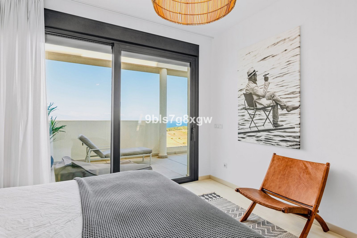 Te koop Middle Floor Apartment Costa Del Sol Casares Playa € 649.000,-