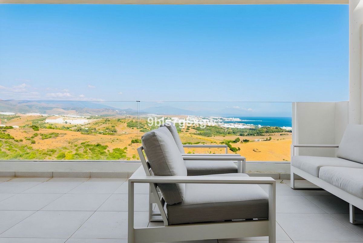 Te koop Middle Floor Apartment Costa Del Sol Casares Playa € 649.000,-