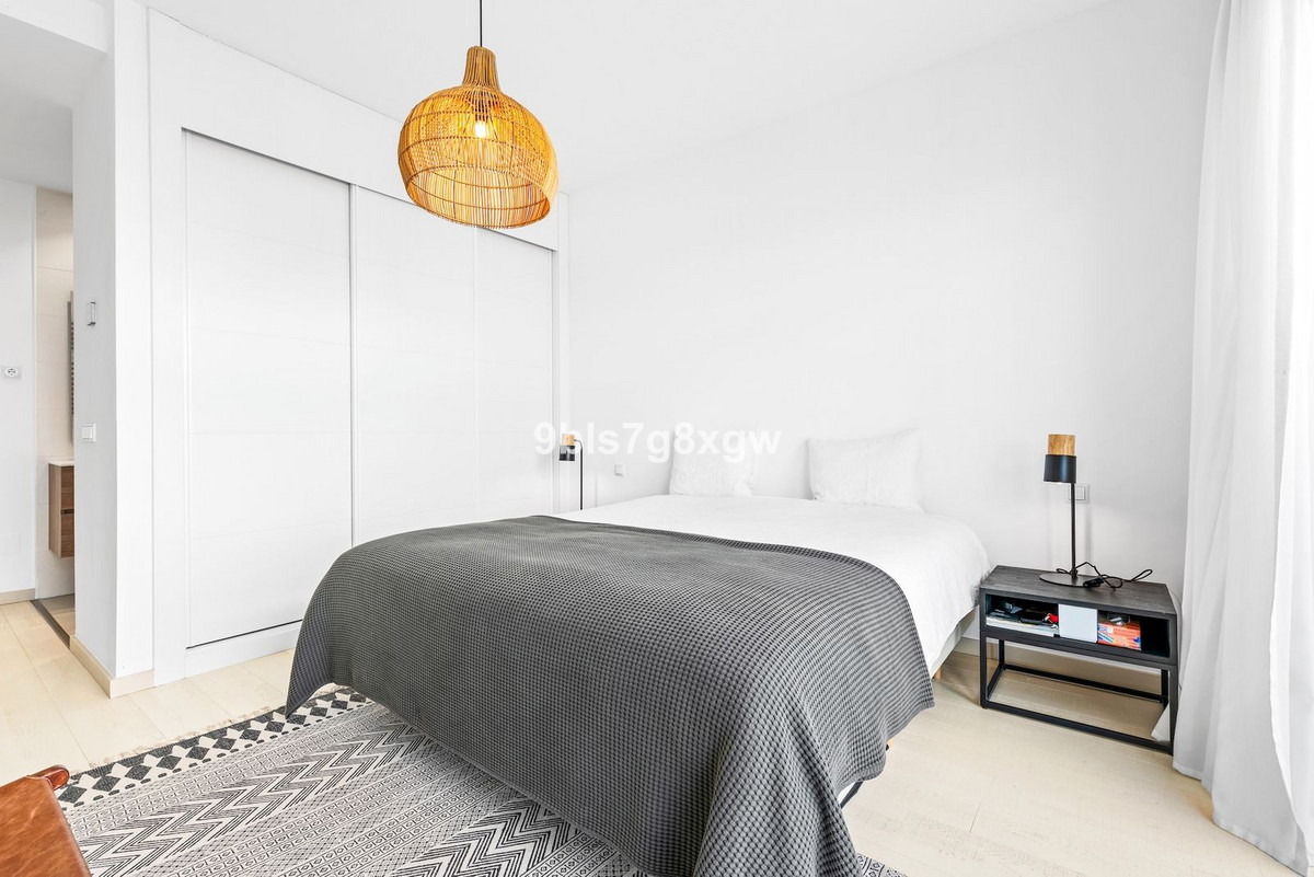 Te koop Middle Floor Apartment Costa Del Sol Casares Playa € 649.000,-