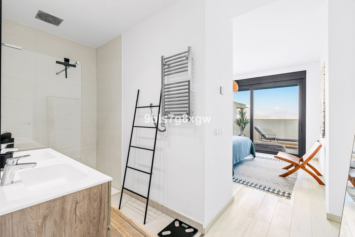 Te koop Middle Floor Apartment Costa Del Sol Casares Playa € 649.000,-