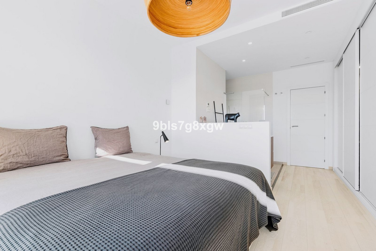Te koop Middle Floor Apartment Costa Del Sol Casares Playa € 649.000,-
