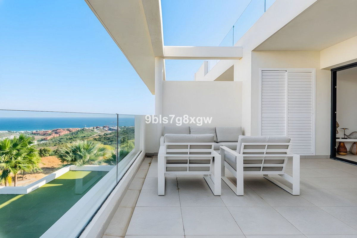 Te koop Middle Floor Apartment Costa Del Sol Casares Playa € 649.000,-