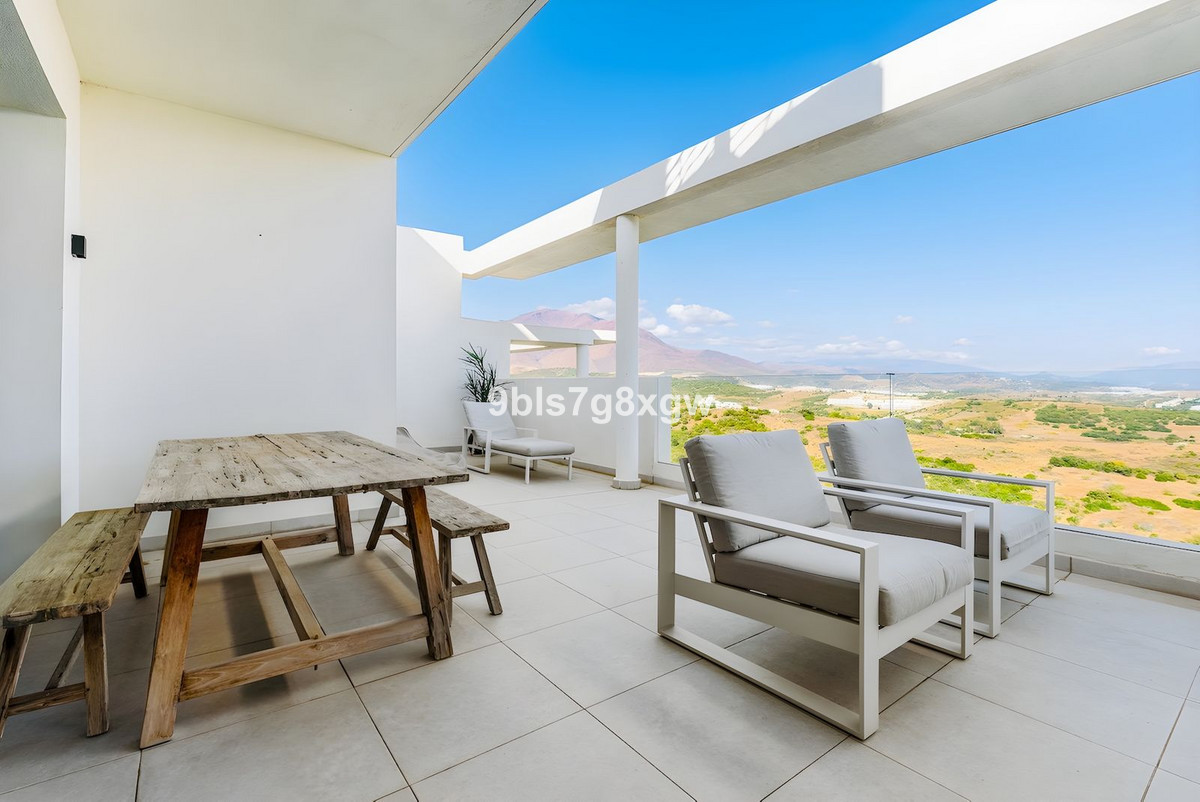Te koop Middle Floor Apartment Costa Del Sol Casares Playa € 649.000,-