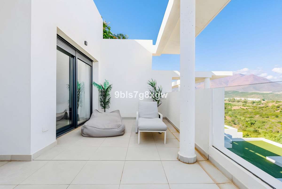 Te koop Middle Floor Apartment Costa Del Sol Casares Playa € 649.000,-