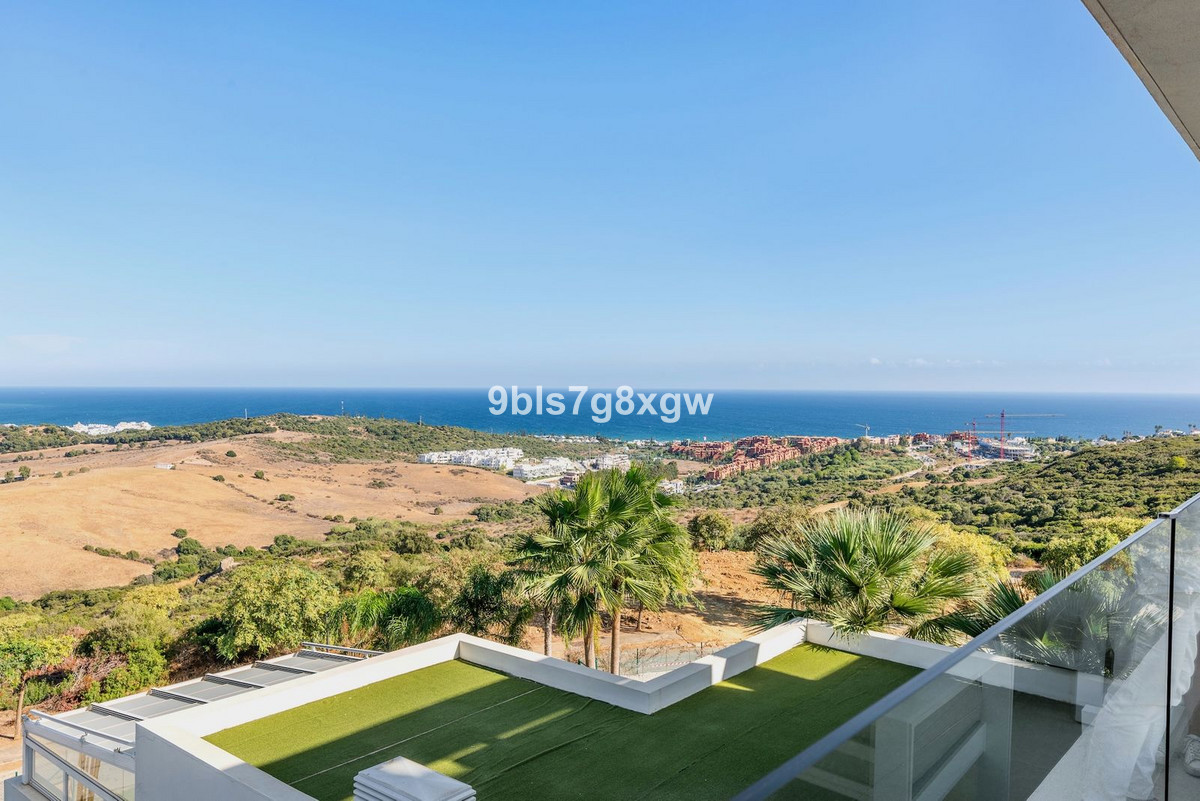 Te koop Middle Floor Apartment Costa Del Sol Casares Playa € 649.000,-