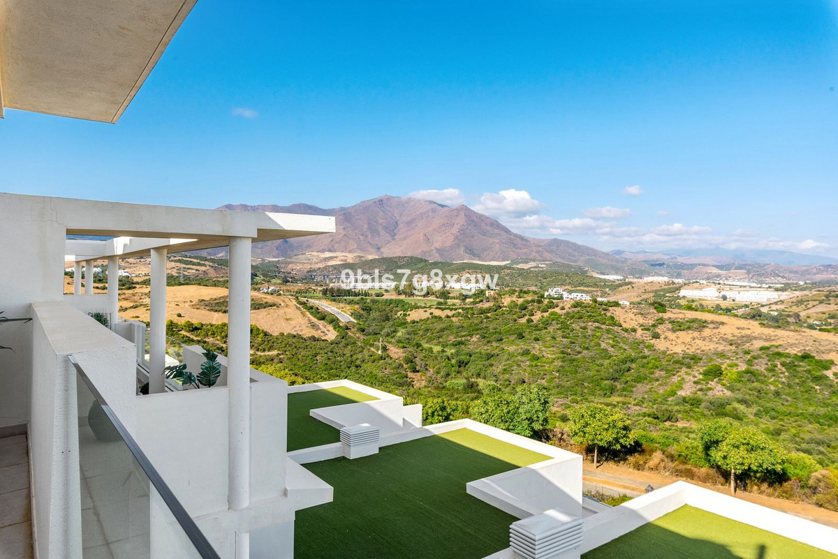 Te koop Middle Floor Apartment Costa Del Sol Casares Playa € 649.000,-