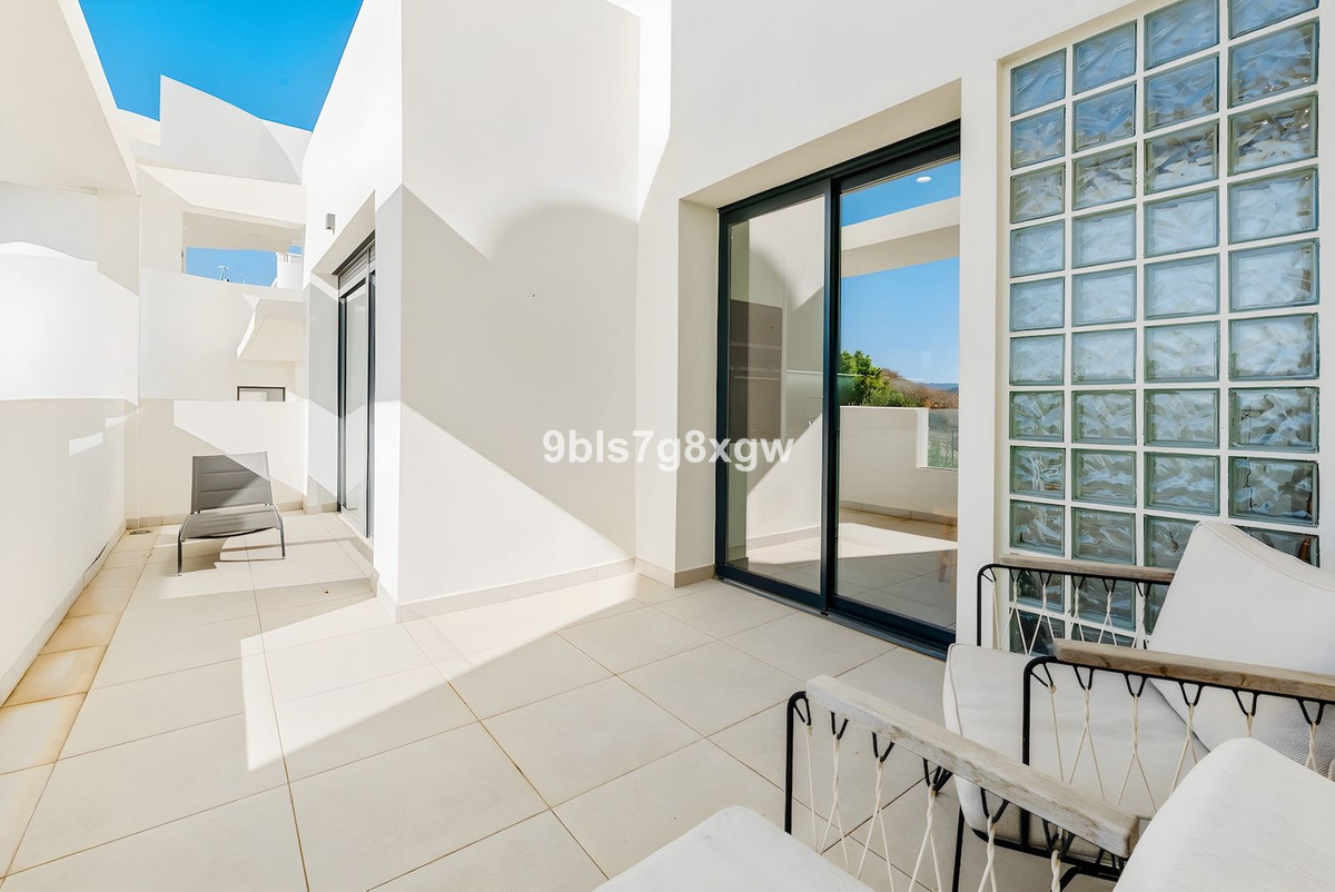 Te koop Middle Floor Apartment Costa Del Sol Casares Playa € 649.000,-