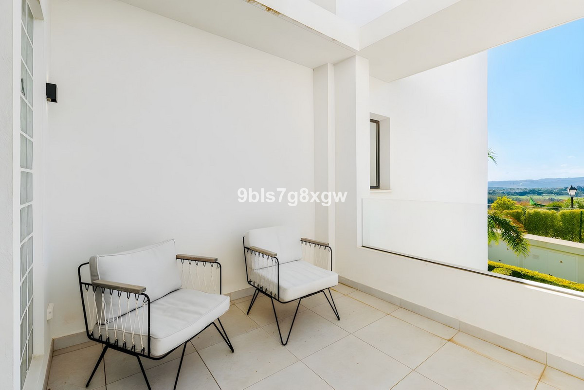 Te koop Middle Floor Apartment Costa Del Sol Casares Playa € 649.000,-