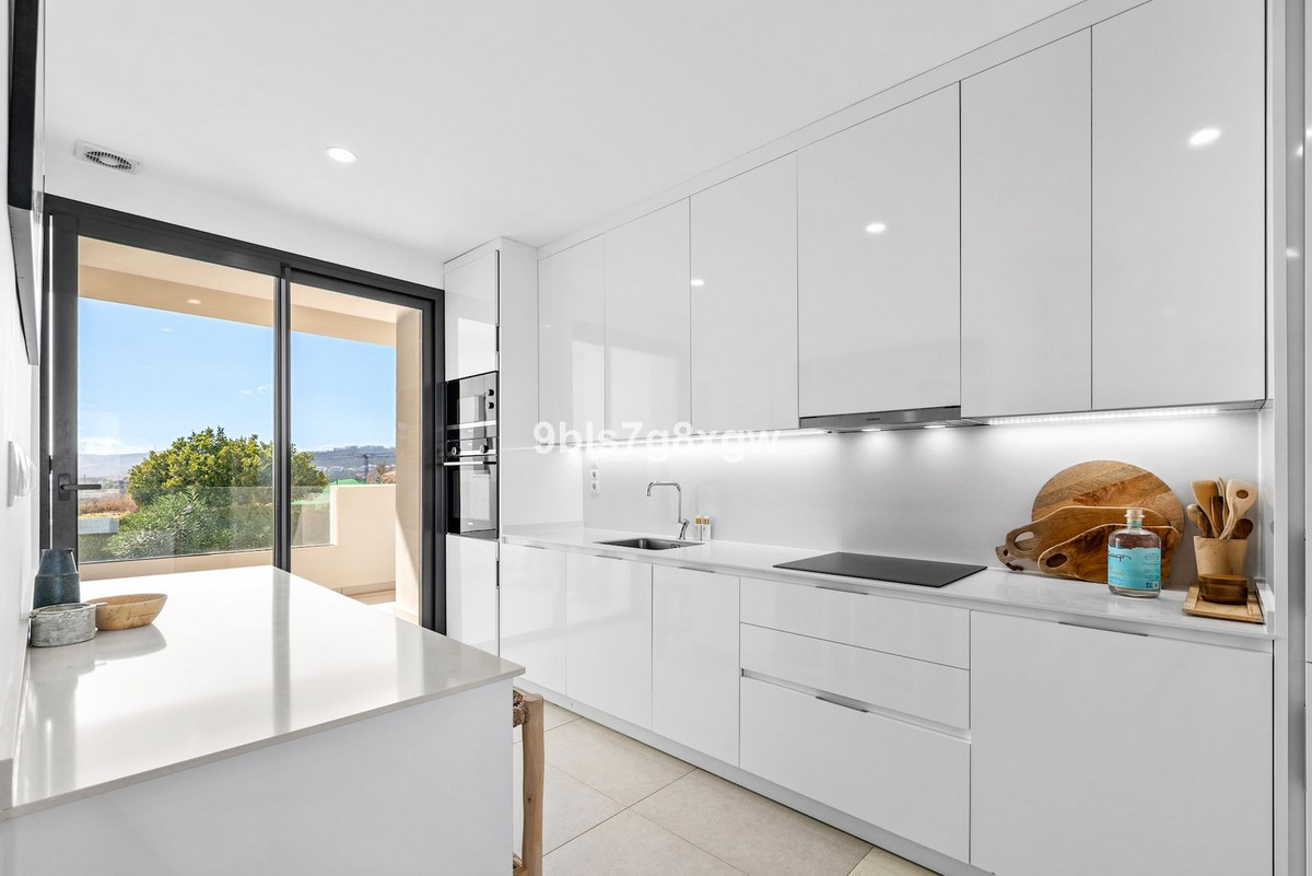 Te koop Middle Floor Apartment Costa Del Sol Casares Playa € 649.000,-