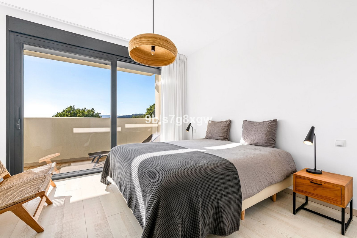 Te koop Middle Floor Apartment Costa Del Sol Casares Playa € 649.000,-
