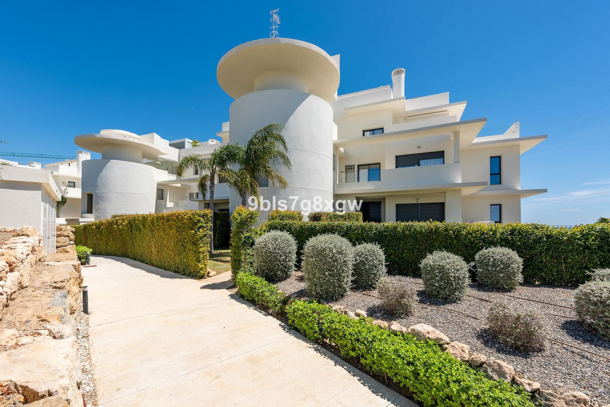 Te koop Middle Floor Apartment Costa Del Sol Casares Playa € 649.000,-