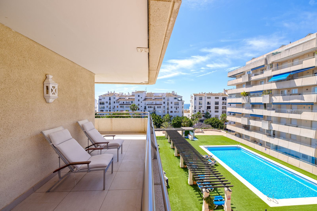 Te koop Middle Floor Apartment Costa Del Sol Puerto Banús € 995.000,-