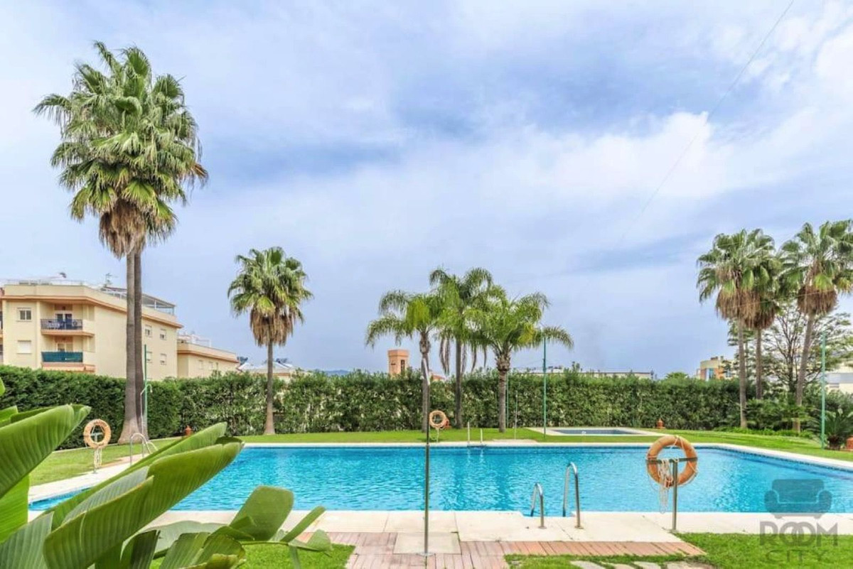 Te koop Middle Floor Apartment Costa Del Sol Estepona € 320.000,-