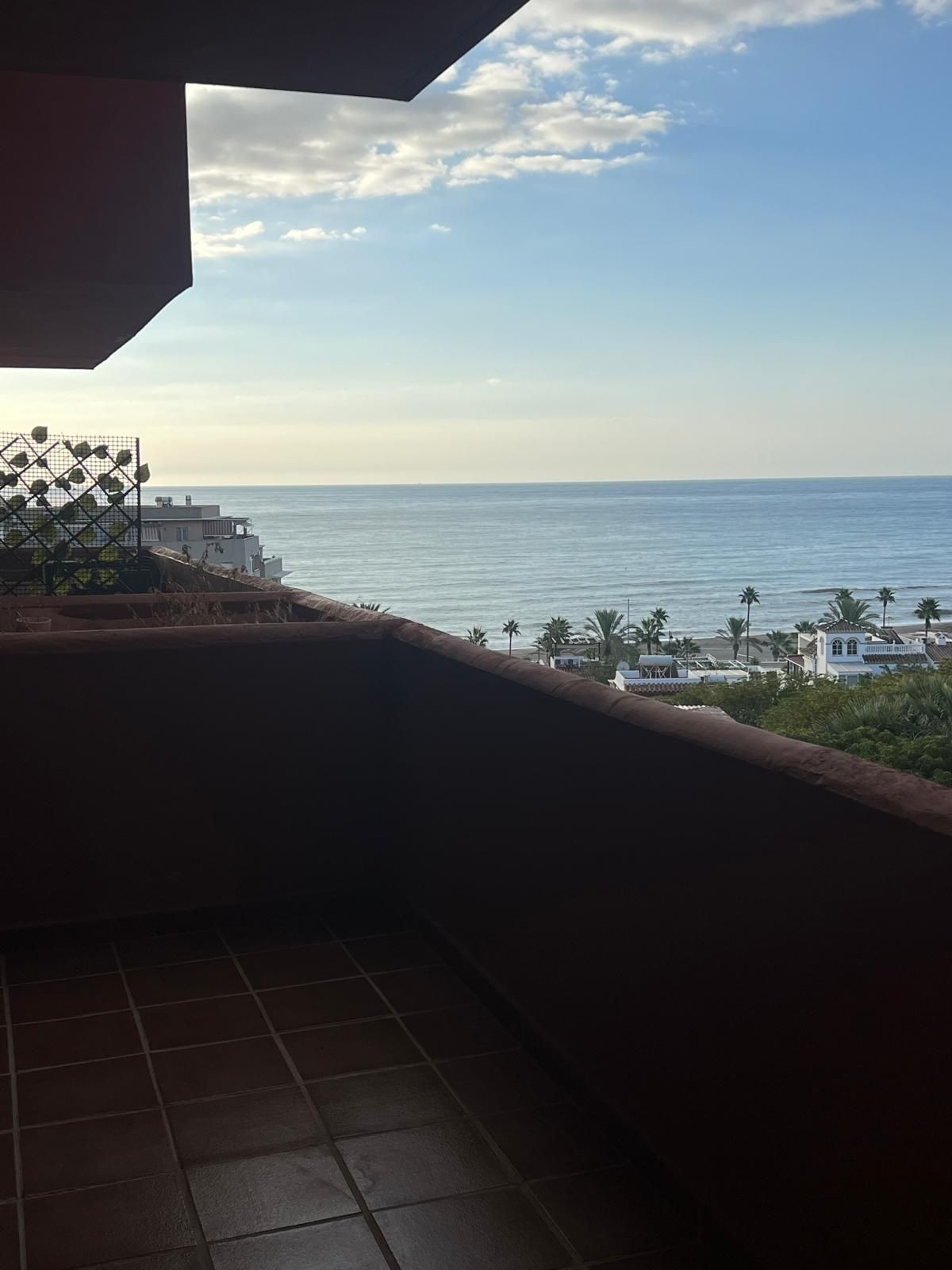 Te koop Middle Floor Apartment Costa Del Sol Estepona € 320.000,-