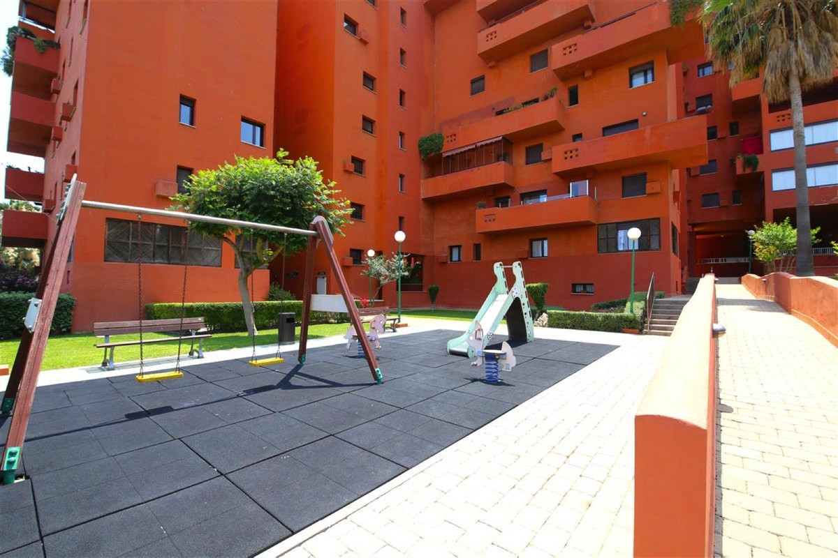 Te koop Middle Floor Apartment Costa Del Sol Estepona € 320.000,-