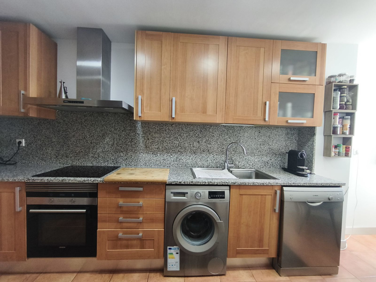Te koop Middle Floor Apartment Costa Del Sol Estepona € 360.000,-