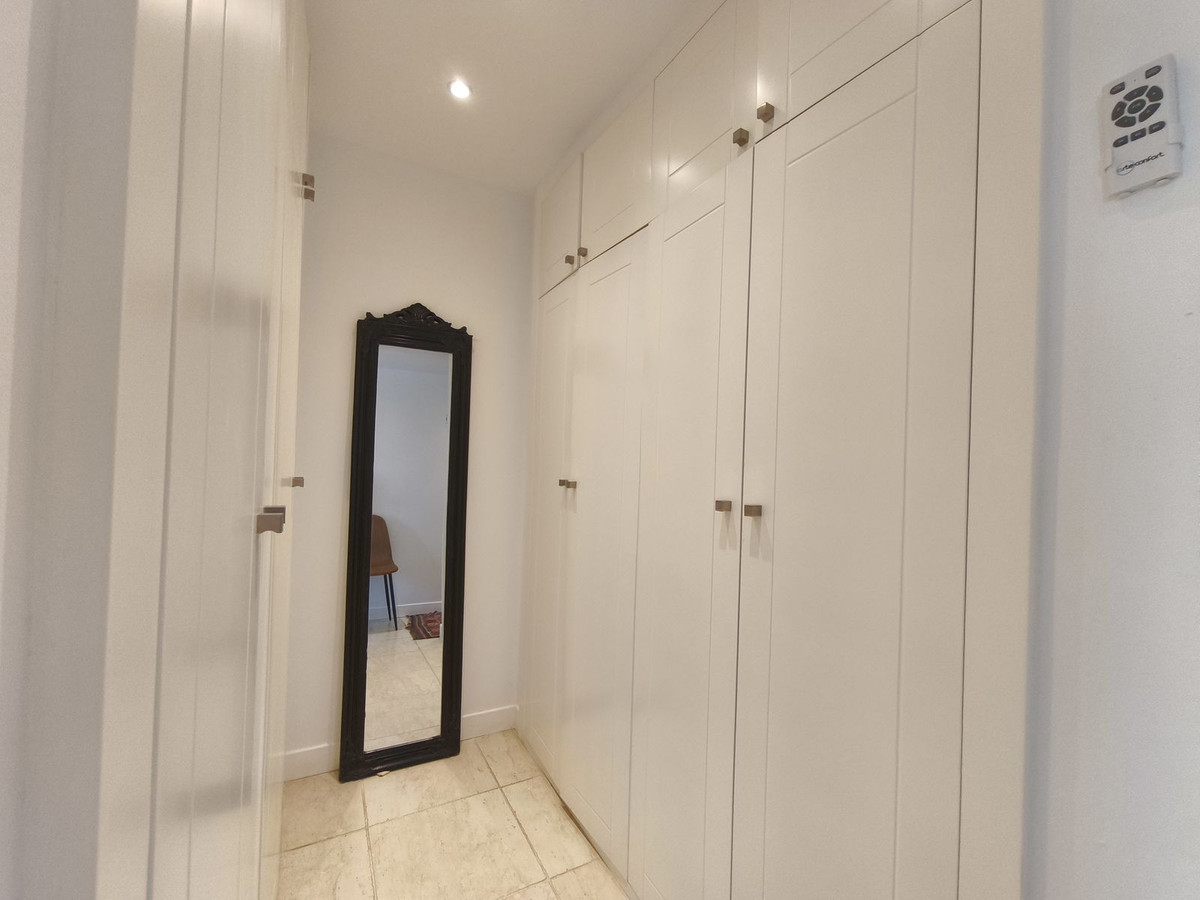 Te koop Middle Floor Apartment Costa Del Sol Estepona € 360.000,-